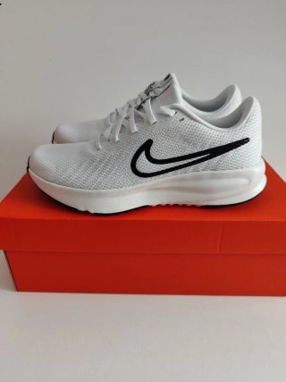 Zapatillas Nike Blancas y Negras