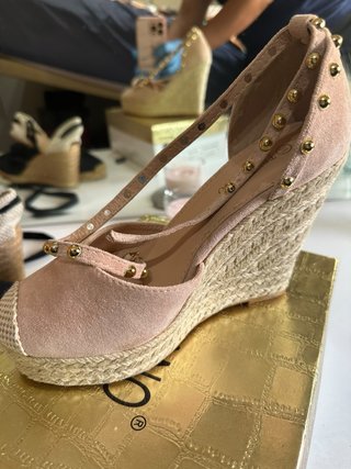 Sandalias de cuña rosa palo