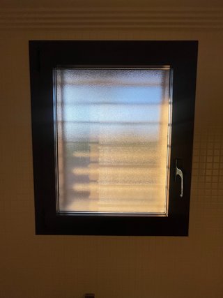 Ventana de Aluminio Oscilobatiente