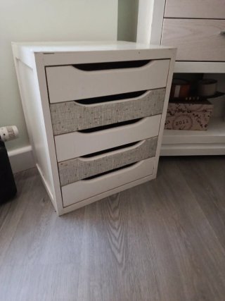 Cajonera blanca de madera
