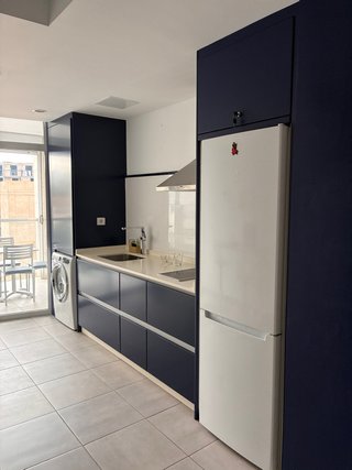 Cocina moderna con electrodomésticos