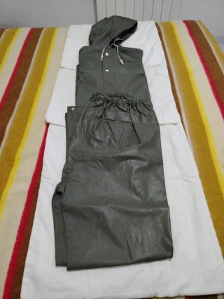 Conjunto Impermeable Verde Oliva