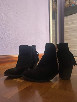 Botines Negros con Flecos