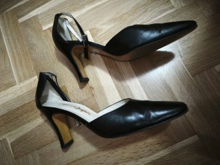 Zapatos de tacón, de piel, COMO NUEVOS.