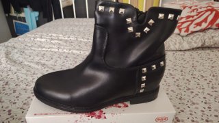 Botines Negros con Tachuelas