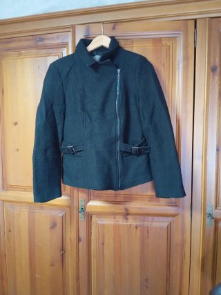 Chaqueta corta negra Zara