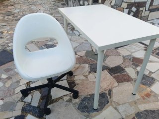 Mesa de estudio blanca