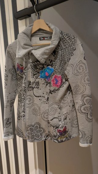 Sudadera Desigual Gris con Detalles