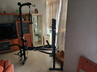 Banco de Musculación con Torre de Poleas
