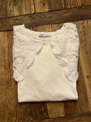 Camiseta Blanca Zara con Detalles de Encaje