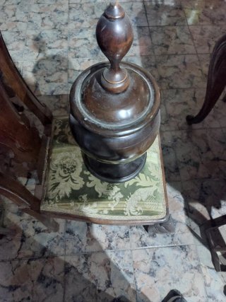 Recipiente de Madera Antiguo