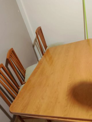 Mesa de comedor con 4 sillas