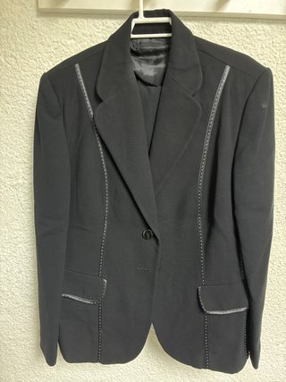 Traje de chaqueta y pantalón negro