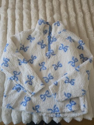 Forro polar con estampado de lazos