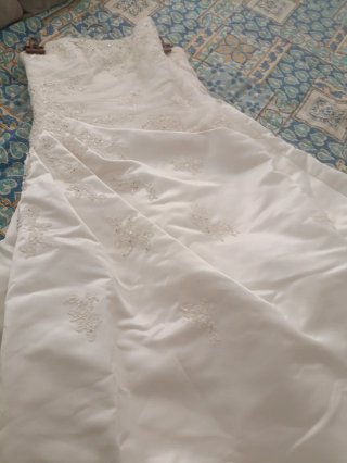 Traje de Novia con Velo y Cancán