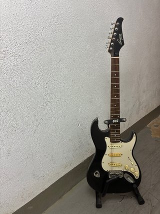 Guitarra Eléctrica Sonora Negra