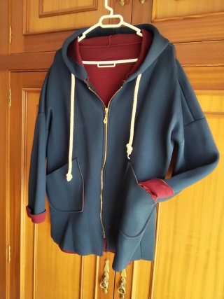 Chaqueta de mujer como de neopreno