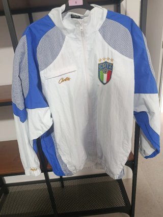 Chaquetón deportivo blanco y azul