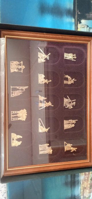 Cuadro con figuras vía Crucis en relieve