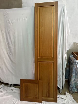 Puertas de armario y altillo de madera