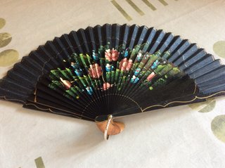 Abanico con motivos florales. 6,86€ unidad