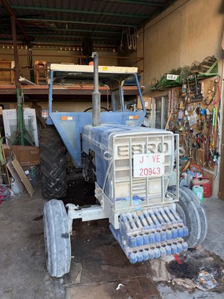 Tractor Ebro con Caja de Cambios