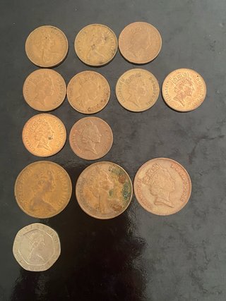 Lotto 13 monete inglesi anni 70 e 80 età regina