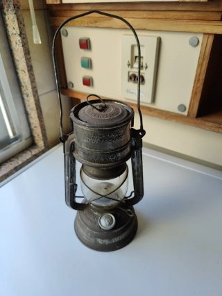Lámpara minera antigua