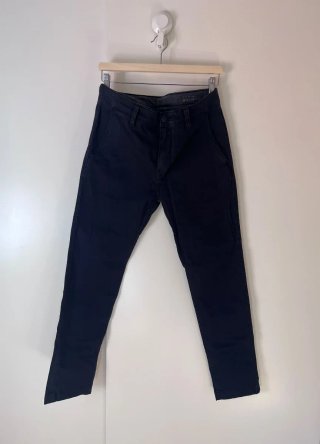 Pantalón chino Levis slim gris
