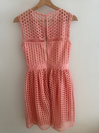 Vestido Rosa con Detalle Calado