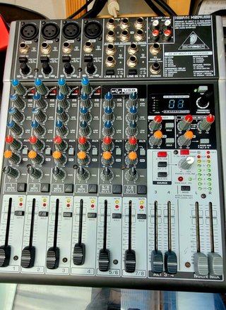 Mesa de mezclas Behringer Xenyx 1204USB