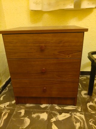 Mesita de noche de madera