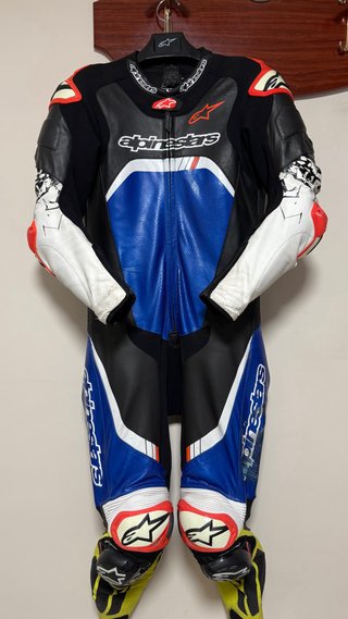 Mono Alpinestars GP Tech V4, talla 50/40.