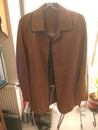 Chaqueta de piel marrón