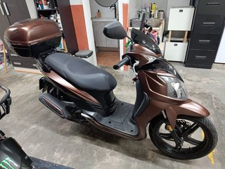 Scooter SYM 125 Marrón