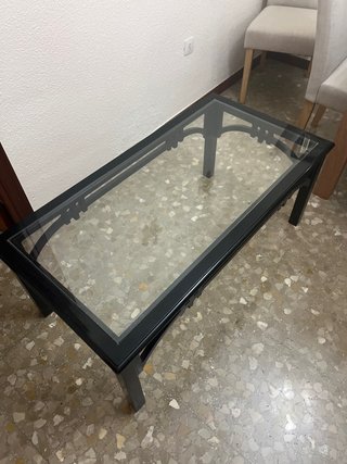 Mesa de salón negra con cristal
