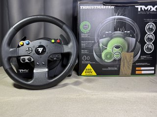 Volante Thrustmaster TMX + pedali Xbox/PC