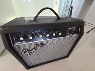 Amplificador Fender Frontman 15G