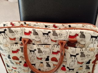 Maletín con estampado de gatos