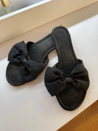 Sandalias Negras con Lazo