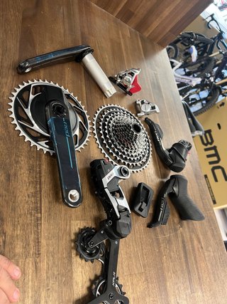 Grupo SRAM Red E1 XPLR AXS 13v