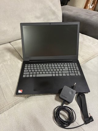 PC Laptop Lenovo 15.6 pollici