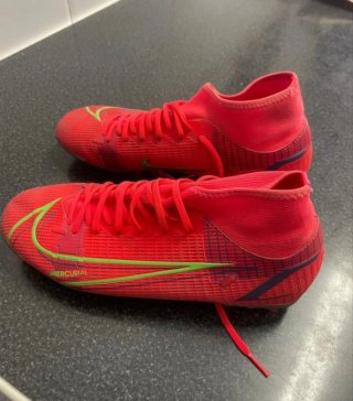 Botas fútbol número 41 NIKE