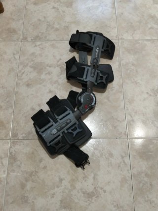 Rodillera Donjoy articulada para lesiones Rodilla
