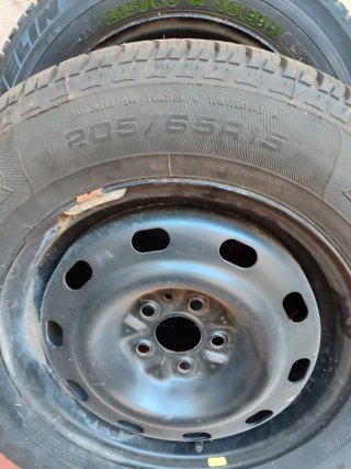 Rueda Michelin 205/65R15 con llanta
