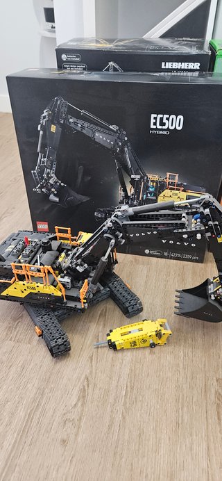 LEGO Technic Volvo EC500 Hybrid 42215
