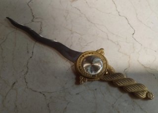 Abrecartas Antiguo con Reloj y Moneda Integrado