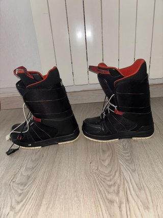 Botas de Snowboard Negras y Rojas