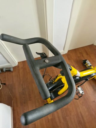 Bicicleta Estática Amarilla