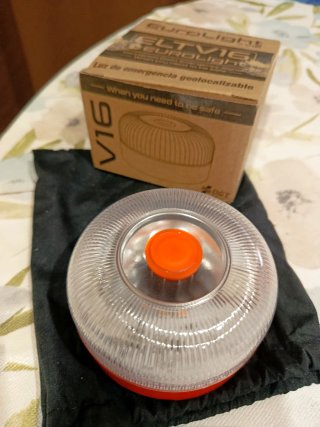 Euroligth luz de emergencia geolocaliza le V16 DGT